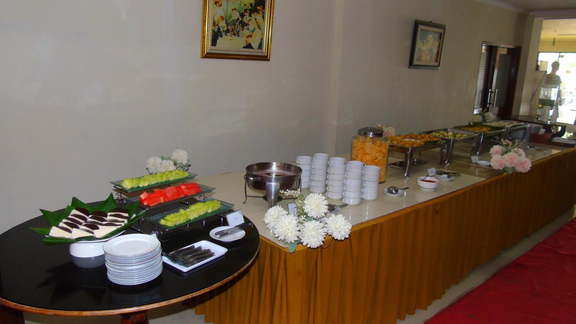 Pia Hotel จิเรบอน ภายนอก รูปภาพ