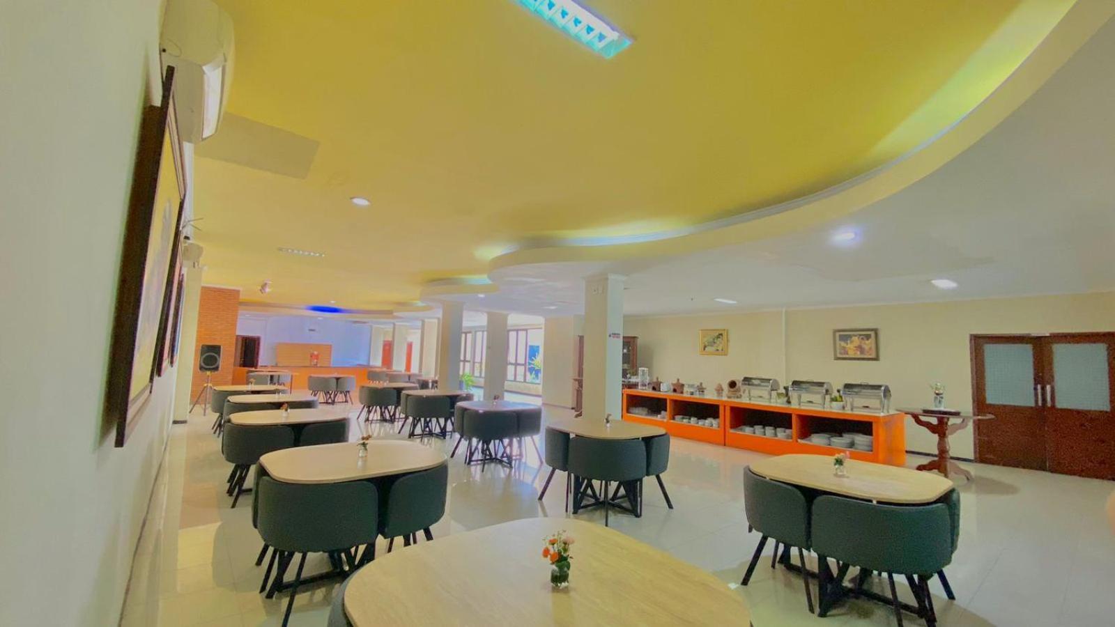 Pia Hotel จิเรบอน ภายนอก รูปภาพ